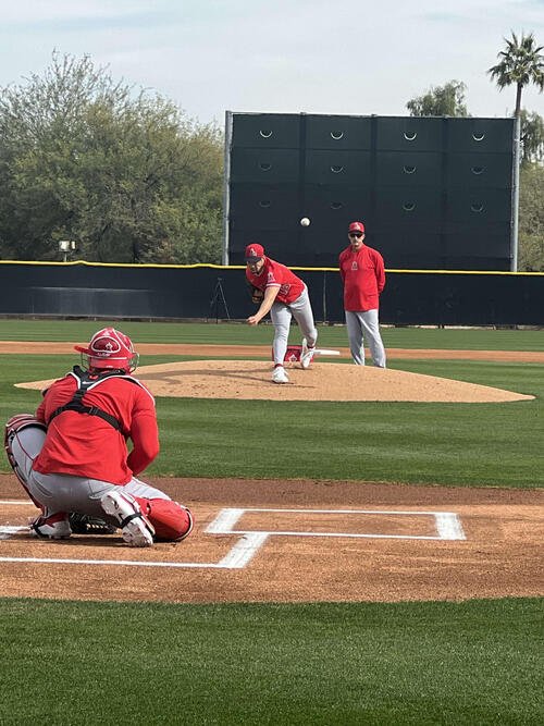 菊池雄星はキャンプ初日からライブBPに登板