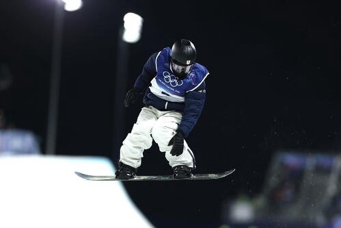 予選の2回目でエアを決める平野歩夢(撮影･前田充)