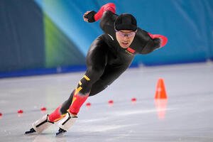 滑走する中国の寧忠岩(AP)