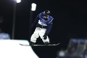 予選の2回目でエアを決める平野歩夢(撮影･前田充)