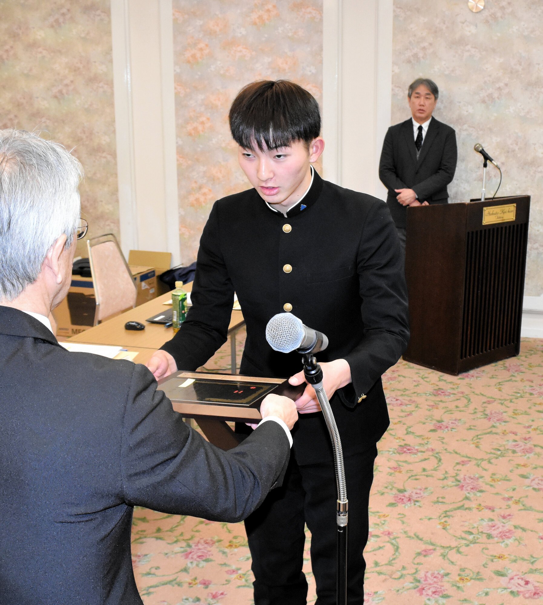 表彰を受けた鳥取城北の平山暖也さん=2026年2月13日午後0時58分、鳥取市末広温泉町、奥平真也撮影