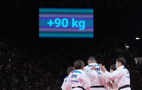 パリ五輪柔道混合団体決勝　代表戦のルーレットで男子90キロ超級と決定(2024年8月撮影)