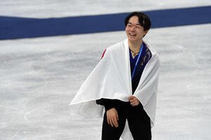 銀メダルを獲得し笑顔の鍵山(撮影･パオロ　ヌッチ)