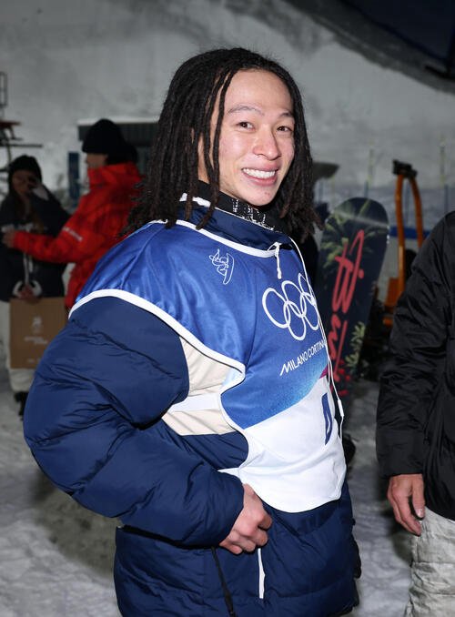 笑顔を見せながら引き揚げる平野歩(撮影･前田充)