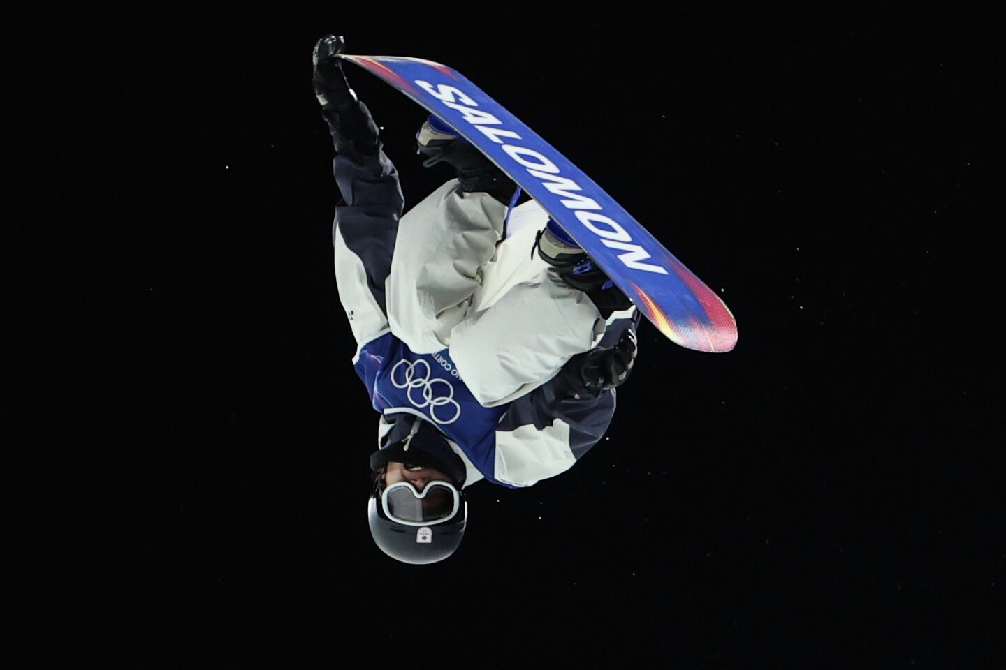 スノーボード男子ハーフパイプ決勝、山田琉聖の1回目の演技=関田航撮影