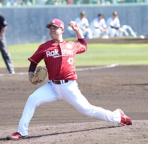 練習試合　阪神対楽天　3回裏、楽天2番手で登板する藤井(撮影･森本幸一)