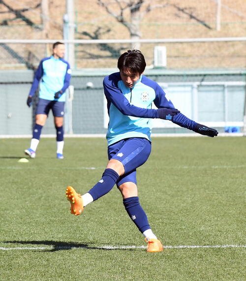 アウェー岐阜戦に向けて調整に励む磐田上原