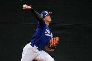 ブルペン投球するドジャース大谷翔平(AP)