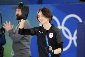 日本対スウェーデン　声援に応える吉村(撮影･パオロ　ヌッチ)