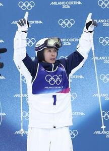 決勝の2回目を終え歓声に応える堀島(撮影･前田充)