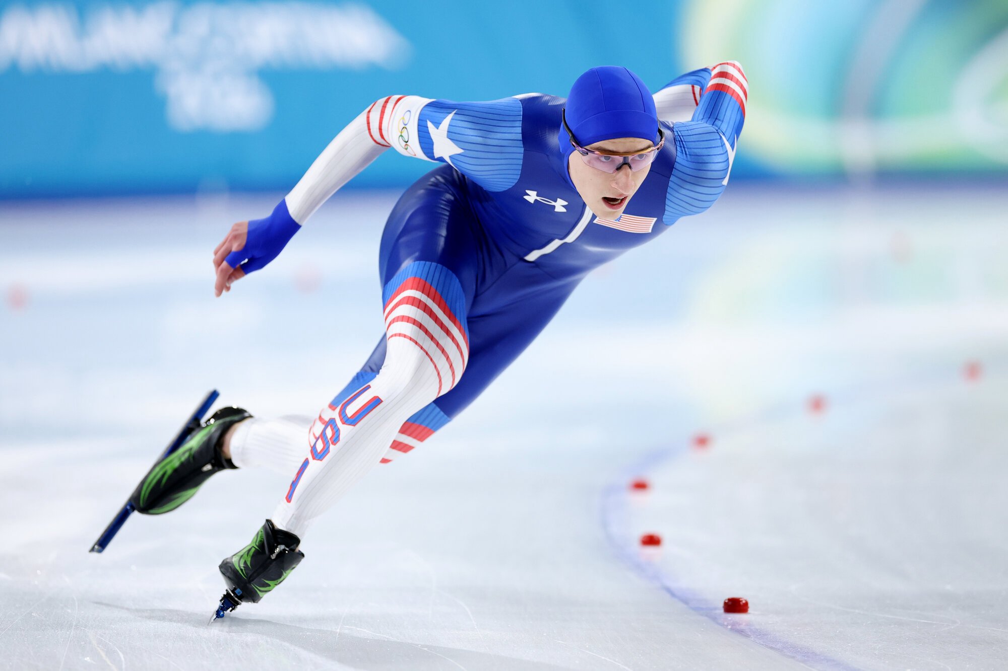 スピードスケート男子500メートルで優勝したジョーダン･ストルツの滑走=西岡臣撮影