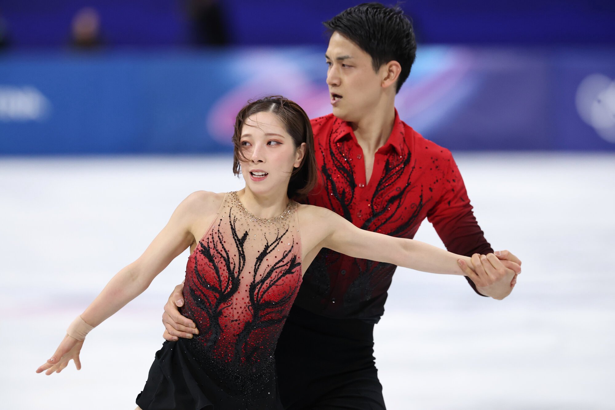 フィギュアペアSPで演技する三浦璃来、木原龍一組=西岡臣撮影