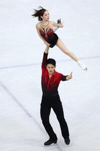 ペアSPで演技する三浦、木原組(撮影･前田充)