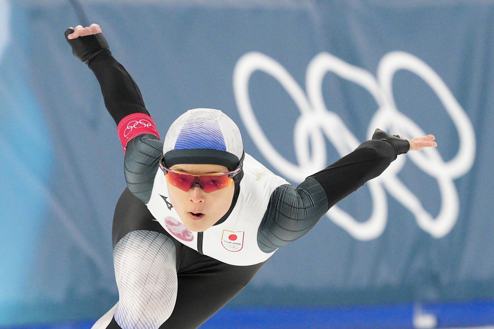 スピードスケート女子500メートルで滑る山田梨央=竹花徹朗撮影