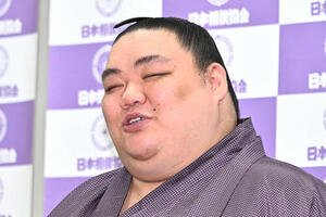 引退会見で思い出を語る大翔鵬(撮影･滝沢徹郎)