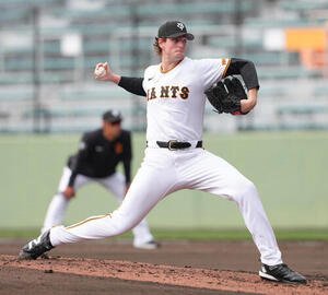 ライブBPに登板した巨人ウィットリー(撮影･足立雅史)