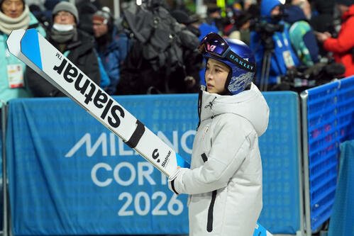 女子個人ラージヒル　飛躍を終えた高梨(撮影･パオロ　ヌッチ)