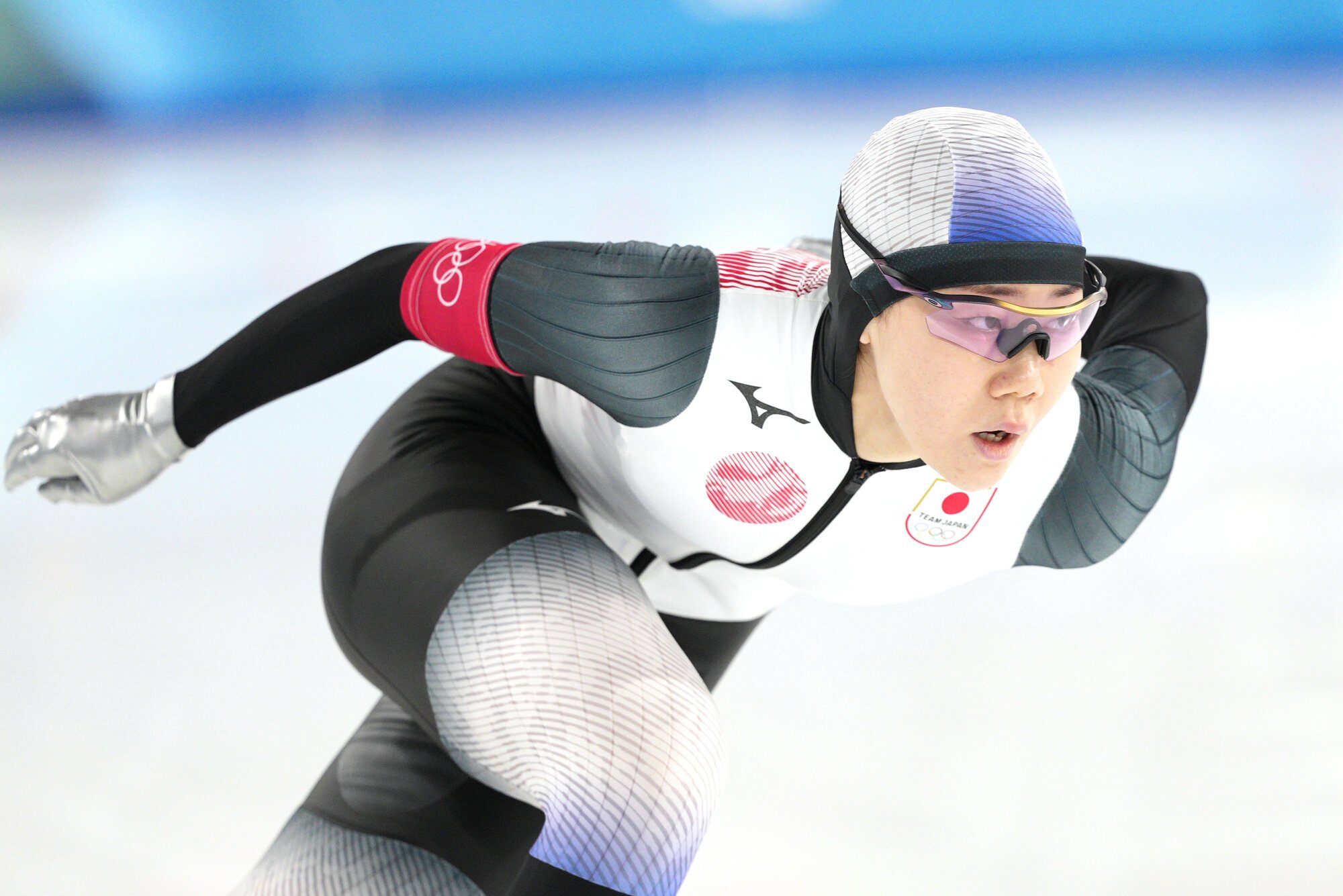 スピードスケート女子500メートルで滑る吉田雪乃=竹花徹朗撮影