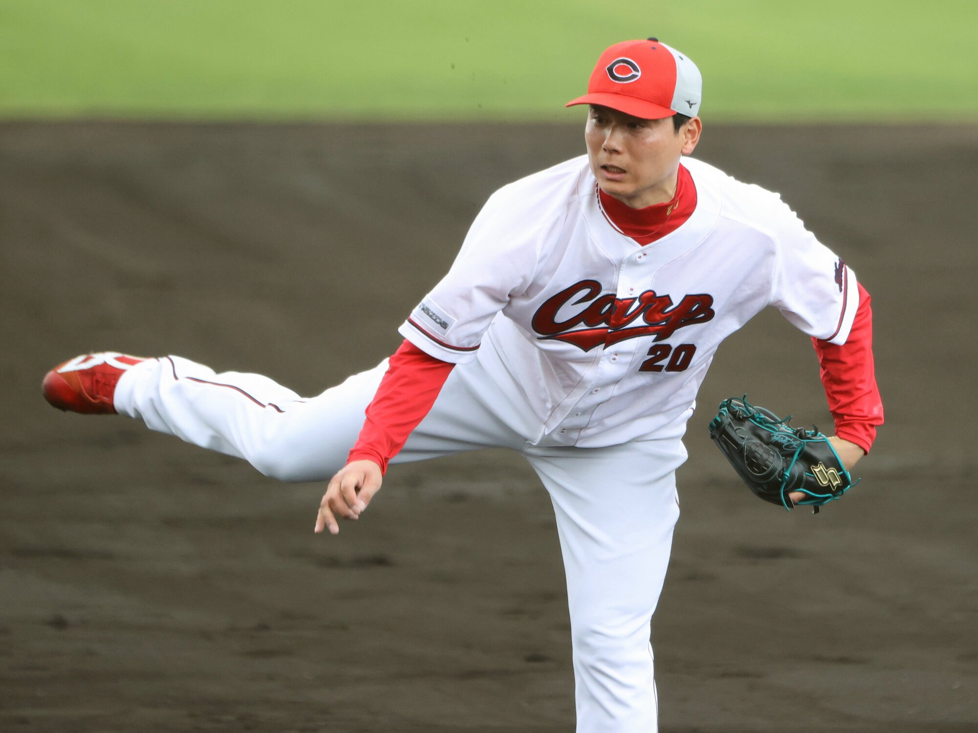 シート打撃で登板した広島の栗林=上田潤撮影