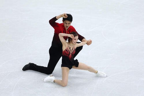 ペアSPで演技する三浦(手前)、木原組(撮影･前田充)