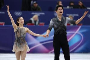 ペアフリーの演技を終え、歓声に応える三浦(左)、木原組(撮影･前田充)