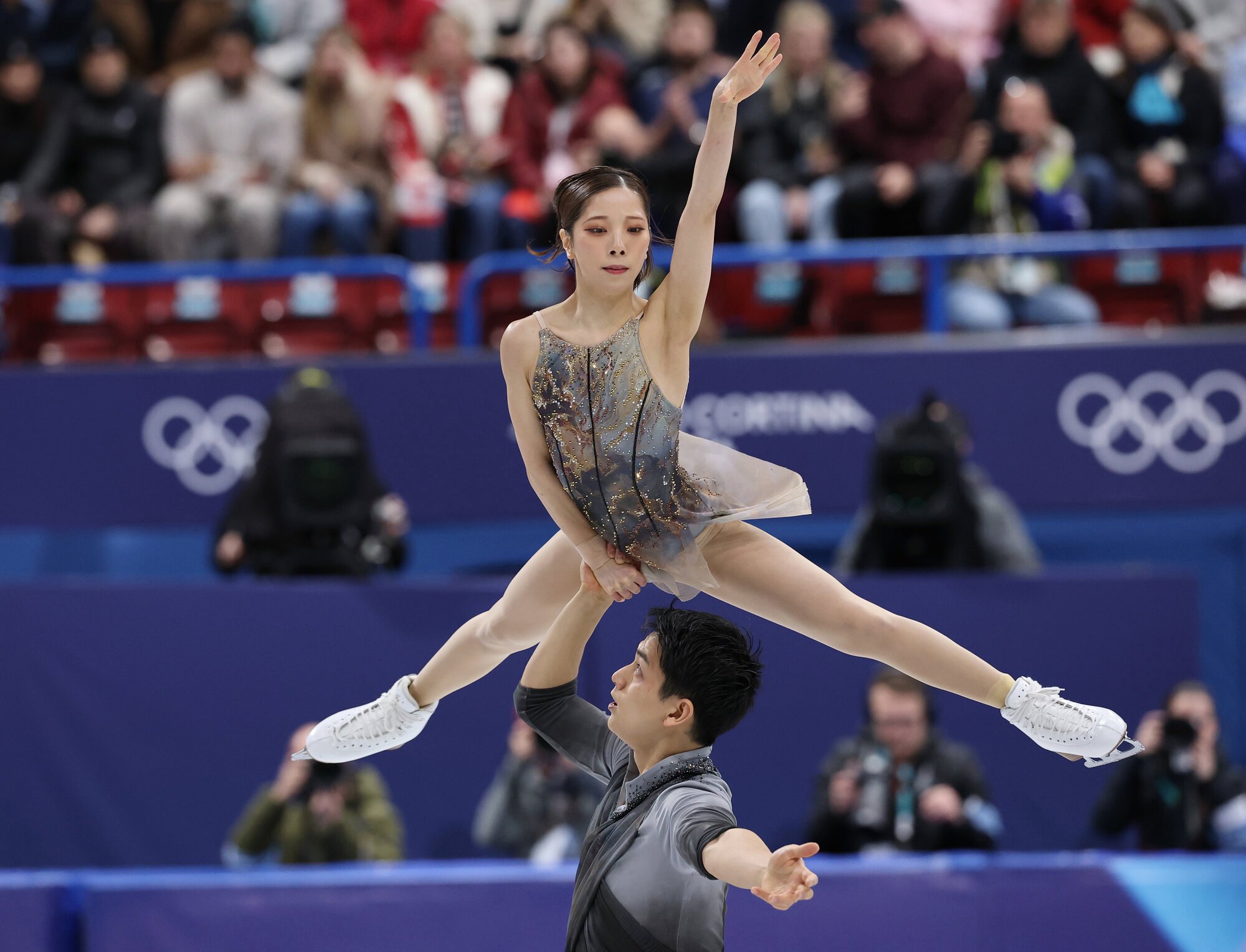 フィギュアペアフリーで演技する三浦璃来、木原龍一組=西岡臣撮影