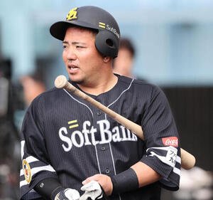 ランチ特打を終えたソフトバンク山川は引き上げる(撮影･梅根麻紀)