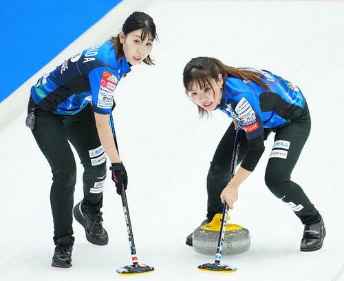 吉田夕梨花(左)と吉田知那美(2025年2月撮影)