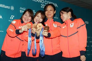 パシュートで銅メダルを獲得した日本チーム。左から堀川、佐藤、高木、野明(撮影･前田充)