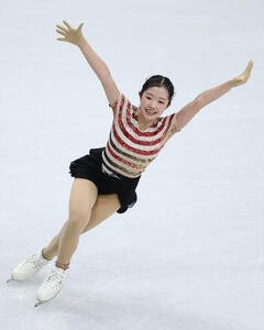 女子SPで演技する中井亜美(撮影･前田充)