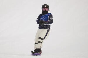 1回目の試技を終えた岩渕麗楽(AP)