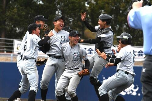 2025年4月、リトルシニア全国選抜大会で優勝した世田谷西。今年は2連覇を狙う