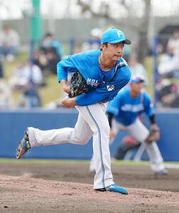 中日対日本ハム　日本ハム3番手の島本(撮影･江口和貴)