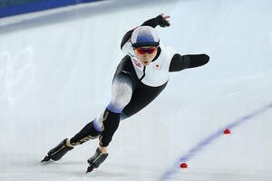 2月15日、女子500メートルで滑走する高木