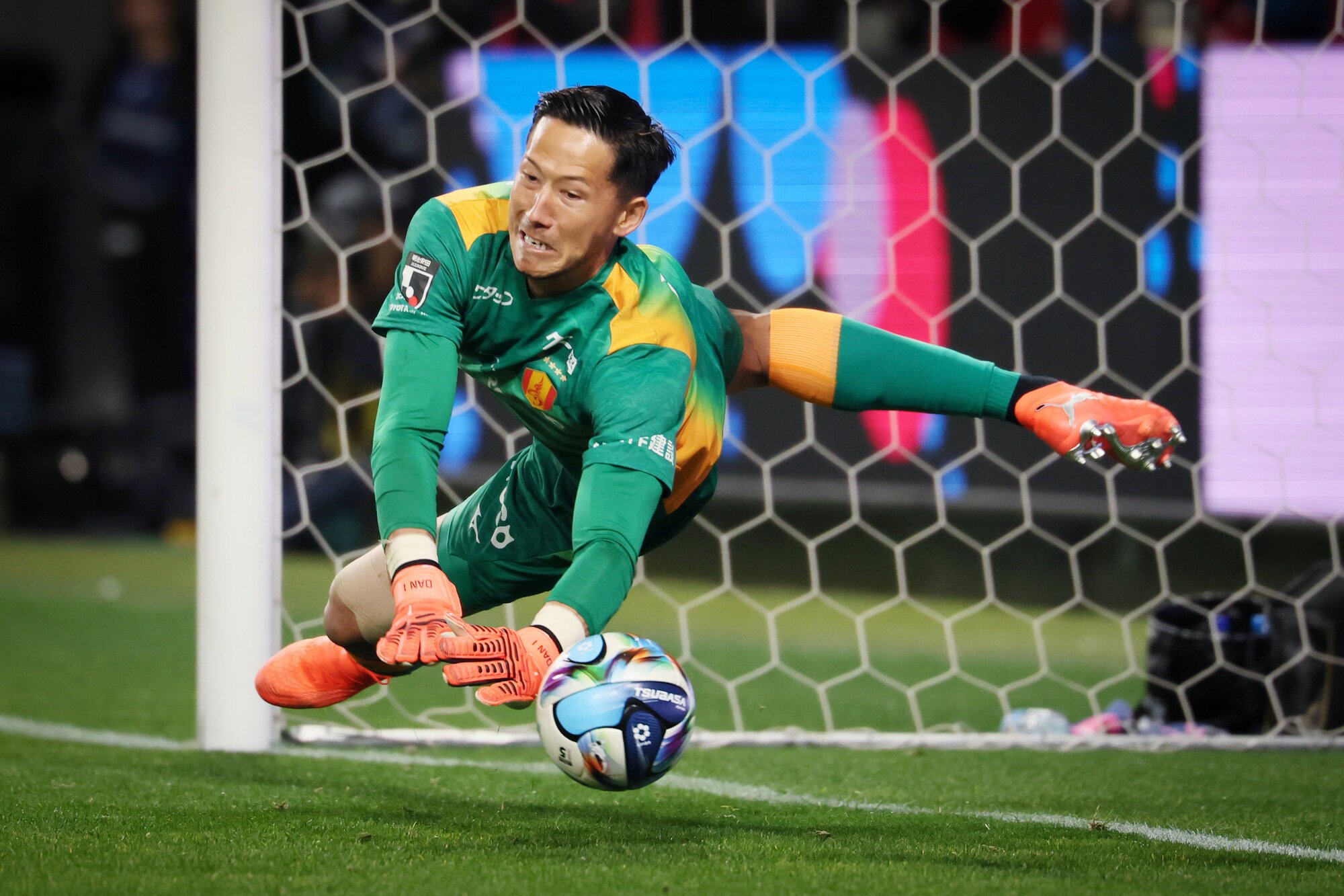 ガ大阪とのPK戦で、セーブする名古屋のGKシュミット･ダニエル=伊藤進之介撮影