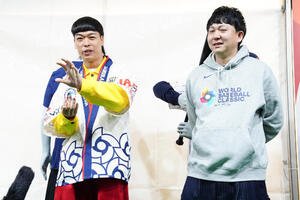 ｢2026WORLD BASEBALL CLASSICTM OFFICIAL STORE－MIYASHITA PARK－オープニングイベント｣に登壇したバッテリィズのエース(左)と寺家(撮影･鈴木みどり)