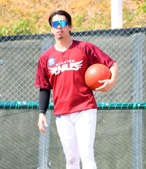 練習する楽天前田健(撮影･山田愛斗)