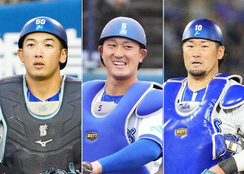 左から山本祐大、松尾汐恩、戸柱恭孝