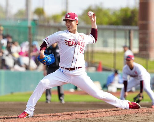 楽天対ロッテ　楽天3番手の鈴木翔(撮影･江口和貴)