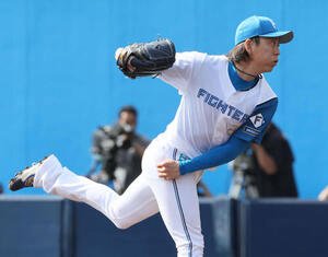 日本ハム対広島　7回表広島、日本ハム5番手の宮西(撮影･加藤孝規)