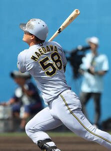 オープン戦　ヤクルト対阪神　2回表阪神1死、前川は右越え本塁打を放つ(撮影･上山淳一)