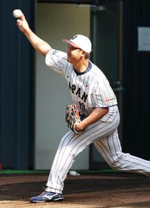ブルペンで力投する菅野(撮影･垰建太)