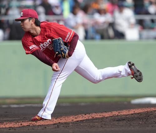 巨人対楽天　3回から登板した楽天伊藤樹(撮影･足立雅史)