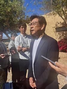 練習を見学し、大谷について語る栗山CBO(撮影･斎藤庸裕)