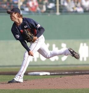 日本対ソフトバンク　4回裏、3番手で登板する高橋(撮影･河田真司)