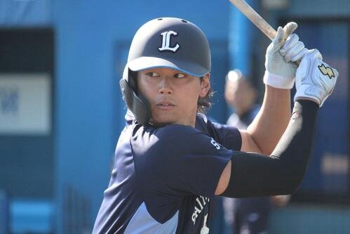 南郷キャンプで打撃練習に励む西武西川(撮影･金子真仁)