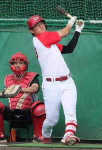 打撃練習する広島佐々木(撮影･加藤孝規)