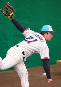 ブルペン投球ヤクルト吉村(撮影･足立雅史)