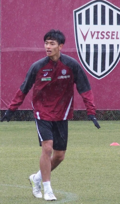 右サイドバックに取り組む神戸DF山田(撮影･永田淳)