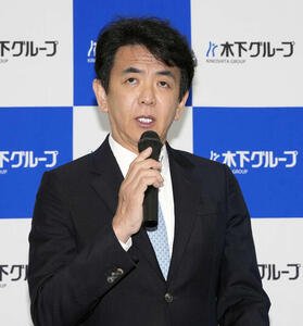 表敬訪問後の会見で質問に答える木下グループ代表取締役木下社長(撮影･小島史椰)